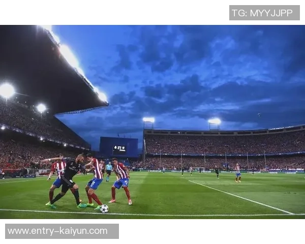 本泽马的传奇之路：从青涩少年到世界足坛巨星的蜕变与辉煌